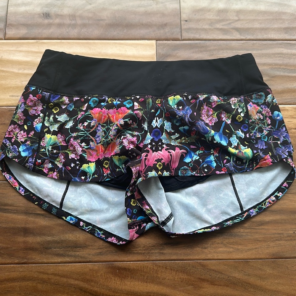 Like new Lulu lemon shorts size 4